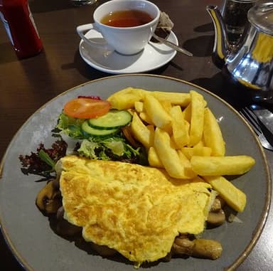 Mushroom Omelette & Chips